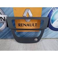 ÖN PANEL RADYO ÇERÇEVESİ MGN III-FLUENCE